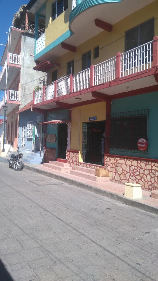 פלורס Hotel Posada Tayazal מראה חיצוני תמונה