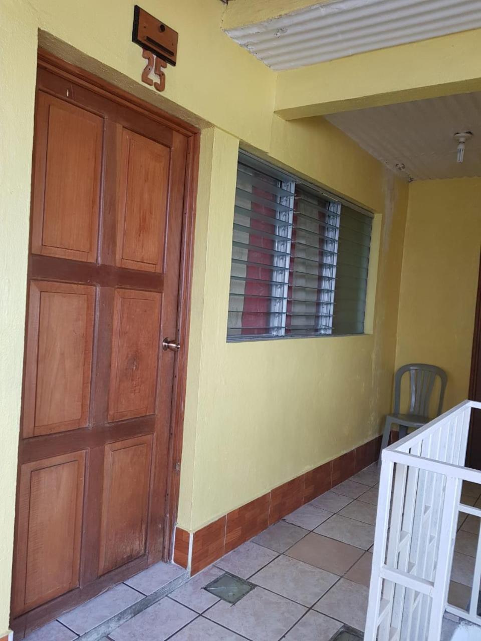 פלורס Hotel Posada Tayazal מראה חיצוני תמונה